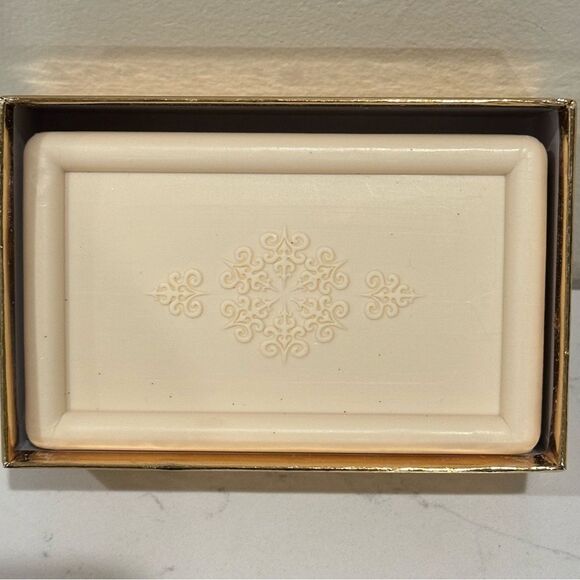 🩷3/$15🩷 Holiday Garland Scented Bar Soap 10 oz Creamy moisturizing lather - Picture 2 of 3